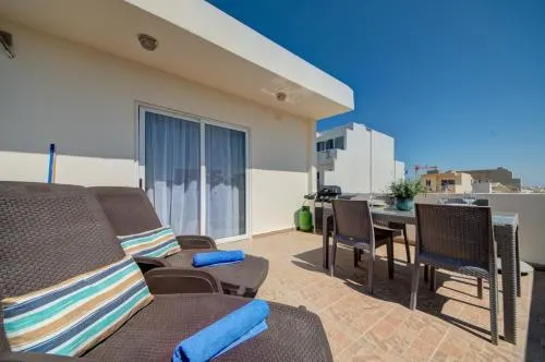 St Paul's Bay Penthouse with Views - Image 1