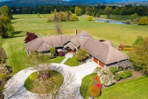 Season Premiere Winery-Bed & Breakfast in vineyard - Image 1
