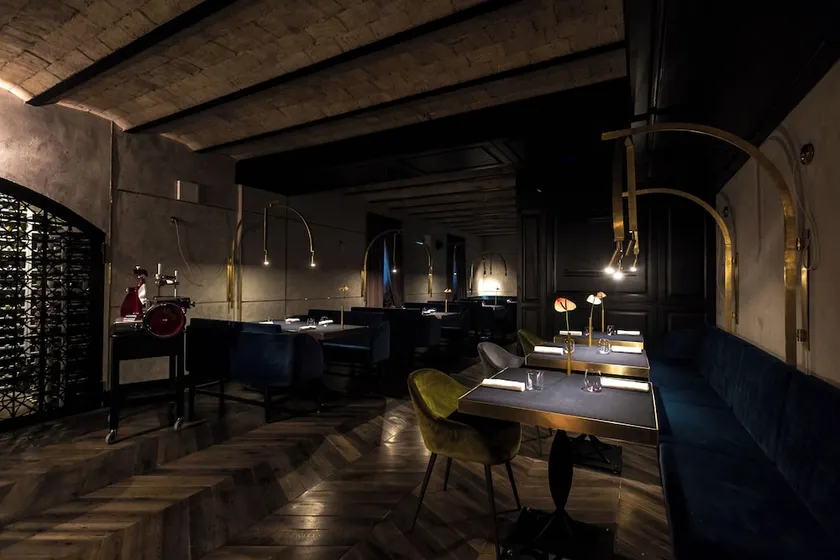 The H'All Tailor Suite - Image 1