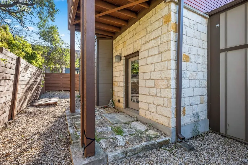 Stay Near Barton and SoCo Chic S ATX Home w Garage 3BR 2.5BA by Austin Vacay - Image 1