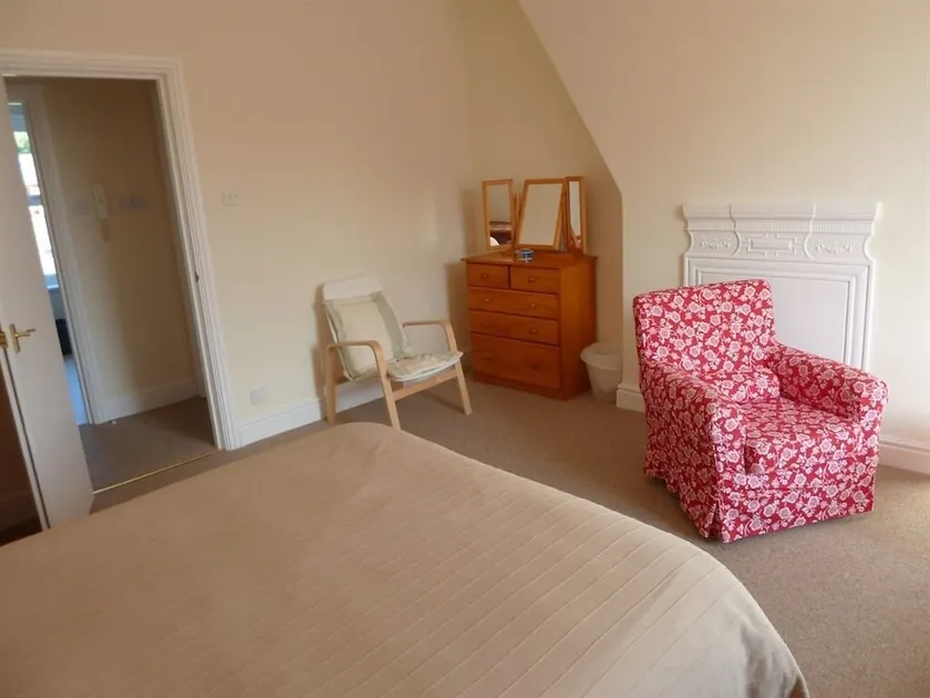 Parkside Holiday Flats - Image 1