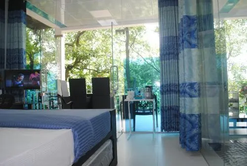 Glass Rooms Accommodations Adam's peak - Image 1