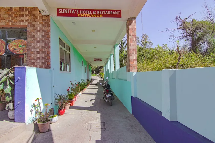 Sunita's Hotel & Restaurant by Fabhotels - Image 1