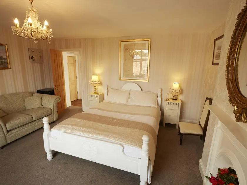 Lower Drayton Farm B&B - Image 1