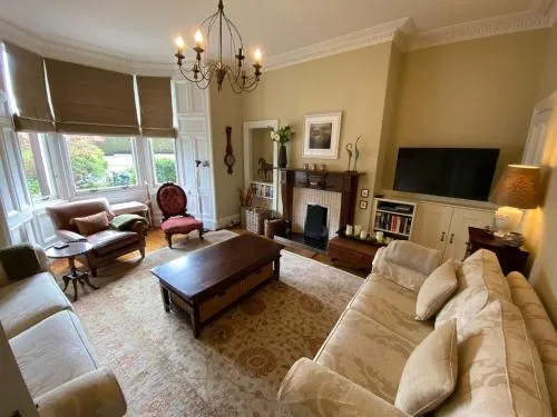 Braid Rd Stunning Villa - Image 1