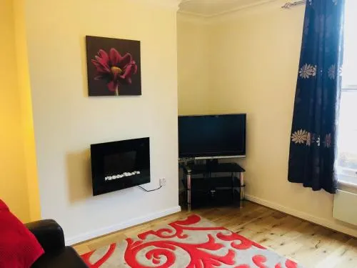 Warwick Apartments - Image 1