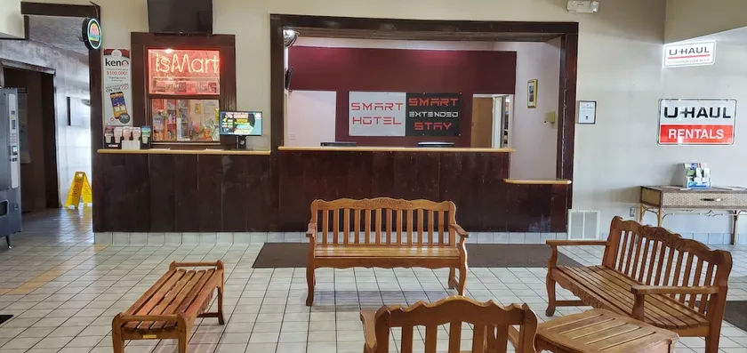 Econo Lodge - Image 1