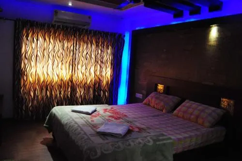 Shivaganga Houseboat - Image 1