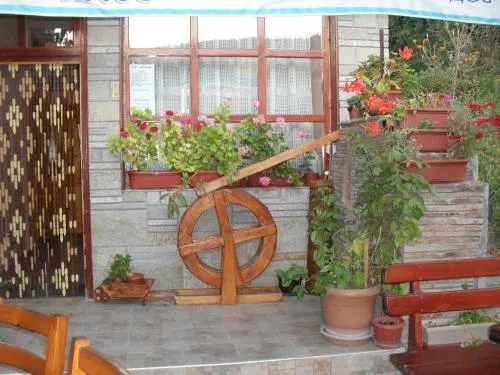 Family Hotel Byalata Kashta - Image 1