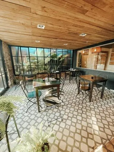 Onas Hostel & Suites - Image 1