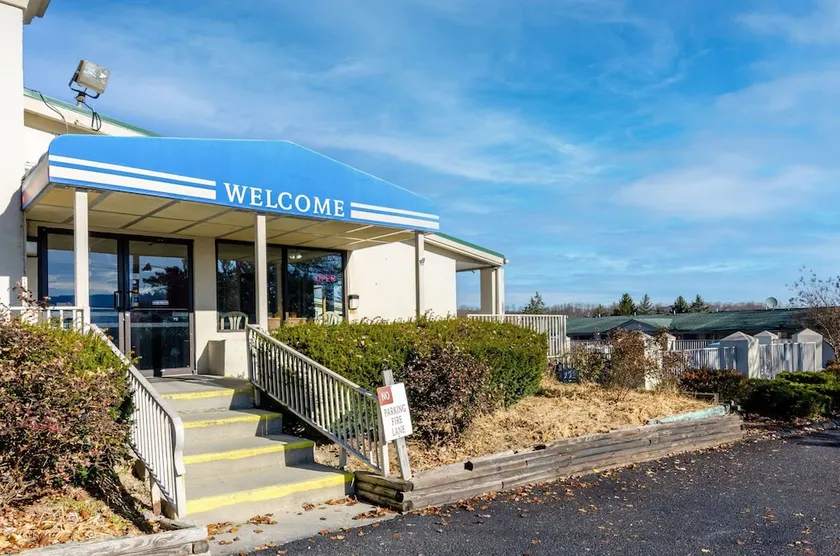 Motel 6 - Image 1