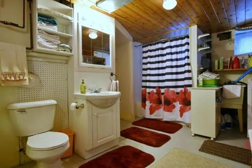Mom's Spa B&B Retreat - Image 1