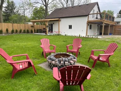 Cozy Cottage Style House - Image 1