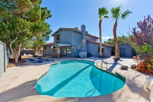 Bright Modern 4BR with Beautiful Backyard & Pool - Image 1