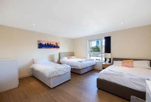 CANARY WHARF/DOCKLANDS/EXCEL SPACIOUS APT E14 - Image 1
