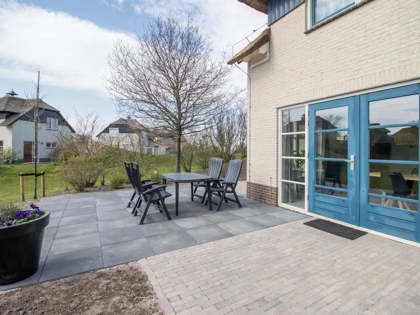 Modern villa i Makkum med trädgård - Image 1
