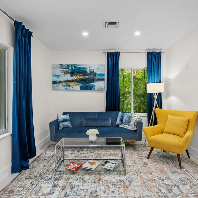 Uhost AI Stylish 1BR Bright Space w Patio - Image 1