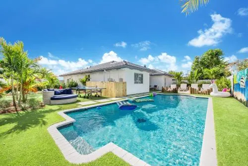 Miami Villa Pool Games Golf L09 - Image 1