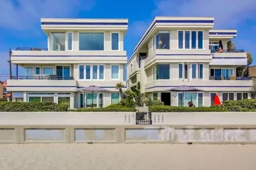 La migliore posizione di Mission Beach - Guarda i giocatori di pallavolo, i surfisti, i nuotatori di questa casa sulla spiaggia - Image 1