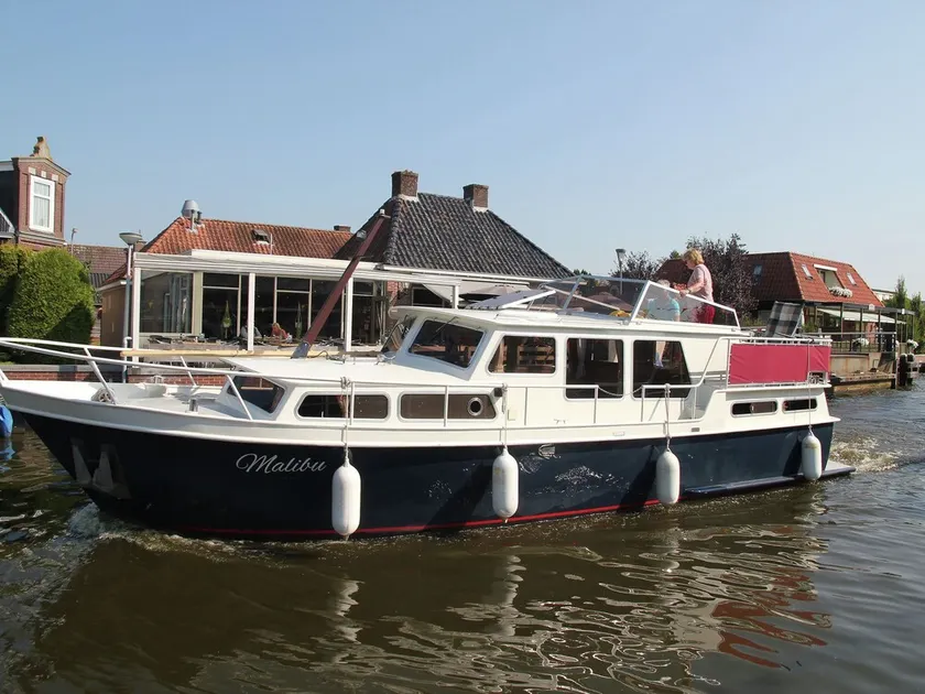 An Unique Holiday Home by the Water With a View of the Boats at Delftstrahuizen - Image 1