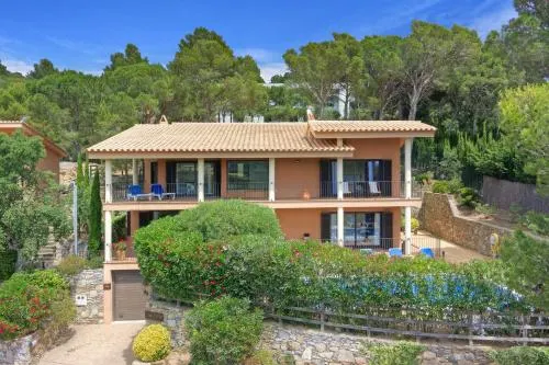 Los Pinos - Image 1