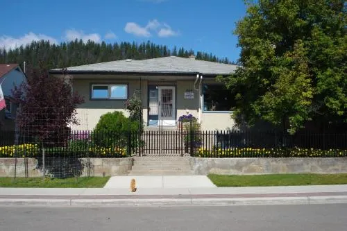 Dave & Honey's Accommodation - Image 1