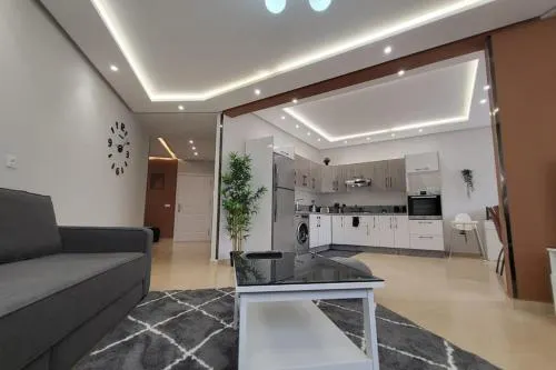 Lovely 3-bedroom apartment with free parking - Image 1