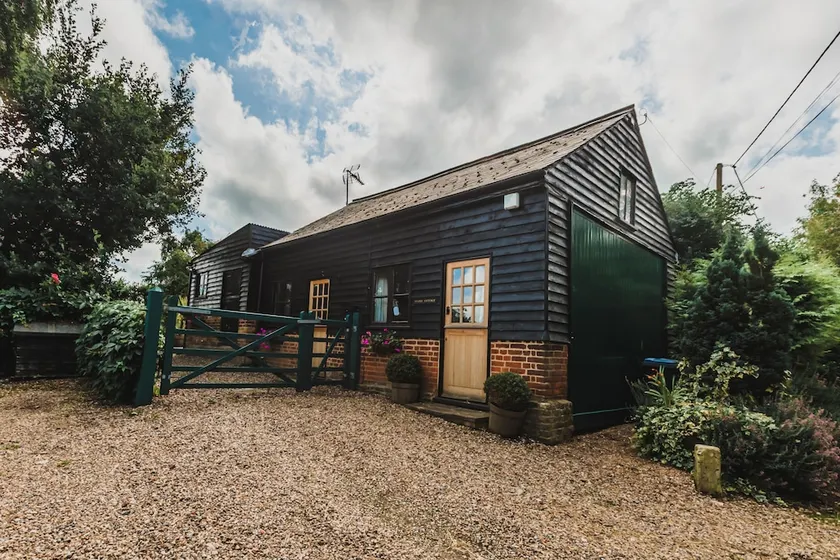 The Carriage House a Relaxing 1-bed Cottage in Ash - Image 1