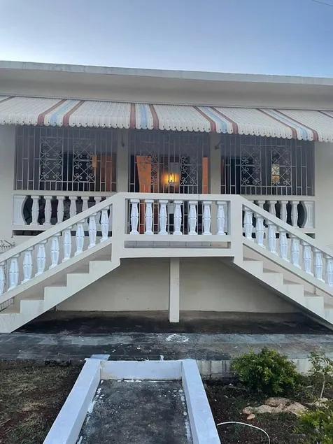 Stunning 3-bed House in Falmouth - Image 1