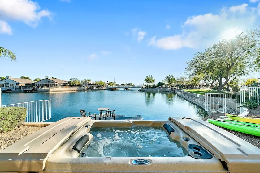 Lakefront Oasis - Image 1