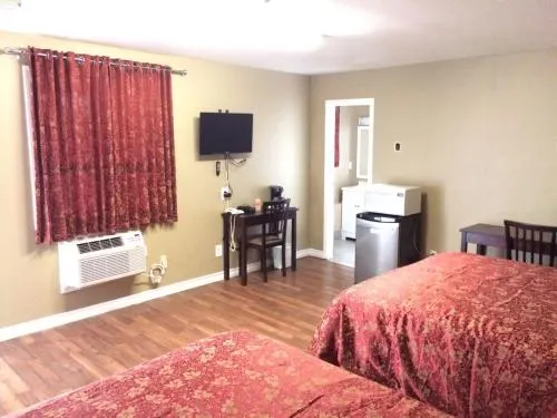 Knights Inn Oshawa - Image 1