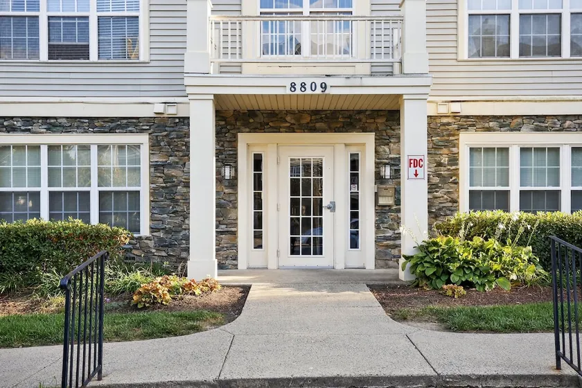 Cozy Pikesville Penthouse With Basketball Arcade 2 Bedroom Condo - Image 1