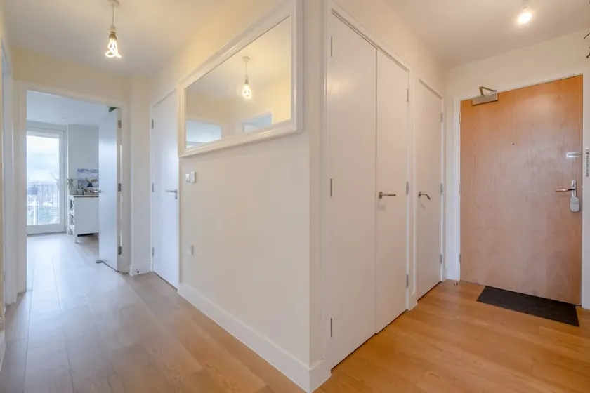 Modern 2 Bedroom Flat In Elephant And Castle - Image 1