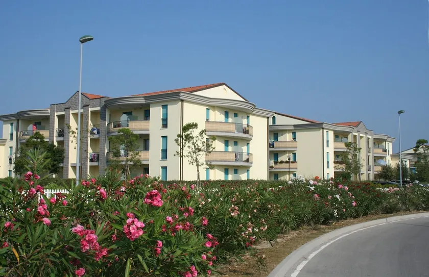 Lecci Lido Altanea - Image 1