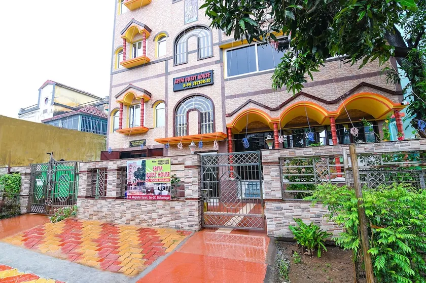 Fabhotel Sriya - Image 1