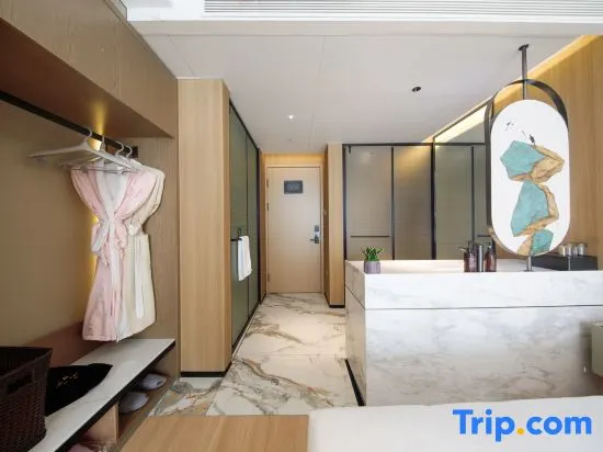 Mission Hills Hotel - Image 1