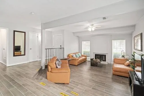 Newly remodeled 4 Bedroom 3 full bath - Image 1