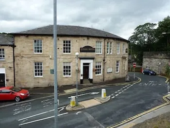 The Queen Hotel - Image 1
