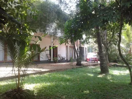 Deer Park Inn - Image 1