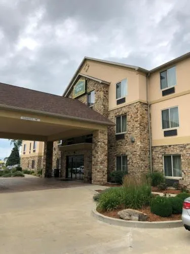 Country View Inn & Suites - Image 1