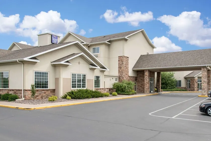 Sleep Inn & Suites Conference Center - Image 1