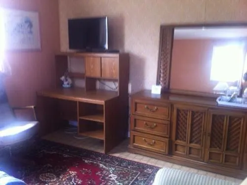 Gloria's BnB - Image 1