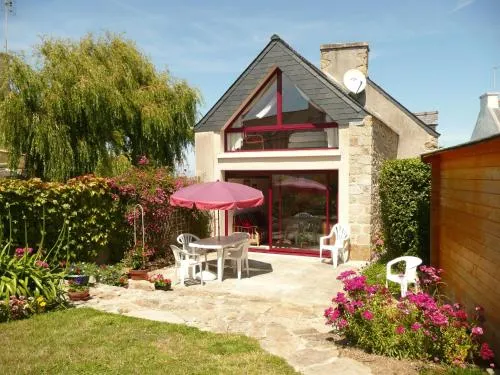 Stone House in Lilia near Ile Vierge Lighthouse - Image 1