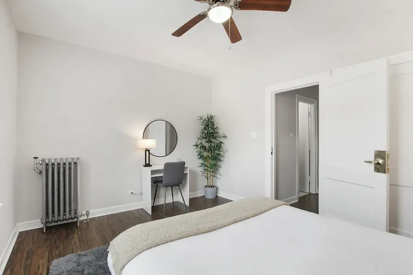 1-bedroom Luxe Oasis in the heart of Hyde Park, Perfect for healthcare workers! - Image 1