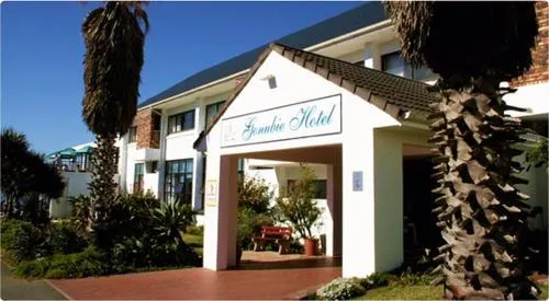 Gonubie Hotel - Image 1