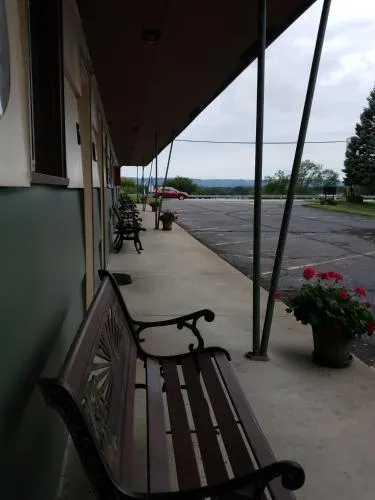 Lake Motel - Image 1