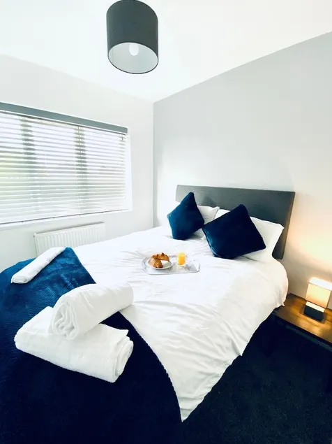 HU-Thirteen Apt One - Sleeps 4 - Image 1