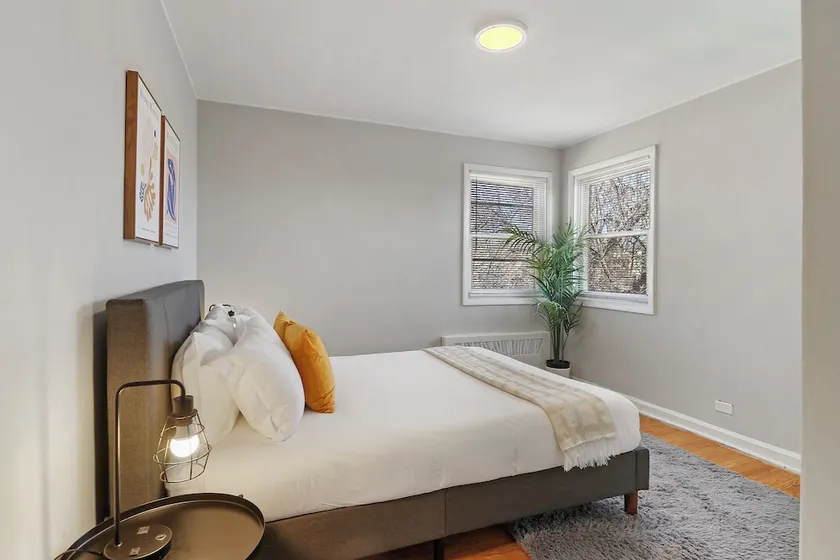 Cozy 2BR Apt Near Parks - Kimball A2 - Image 1