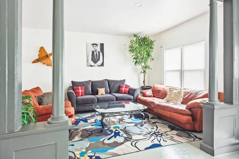 Spacious 4BR Getaway: Perfect for Family & Friends - Image 1
