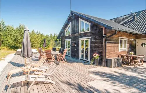 Amazing Home In LÃ¤rbro With Kitchen - Image 1
